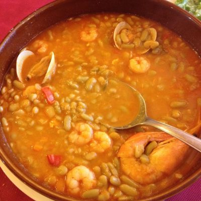 Exquisito plato de Alubias a la marinera